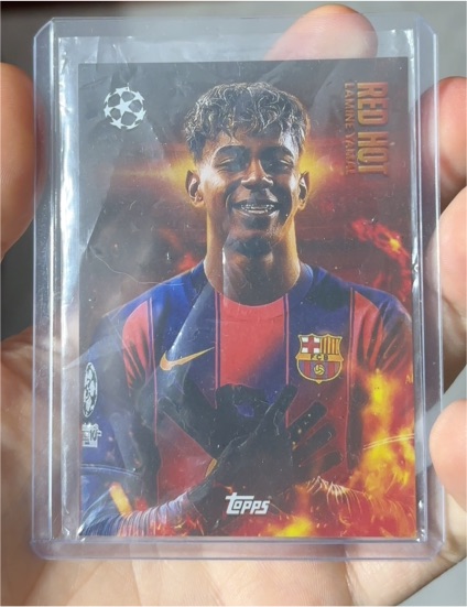 2025 Topps Match Attax #RH-LY Lamine Yamal Red Hot Ultra Rare — front