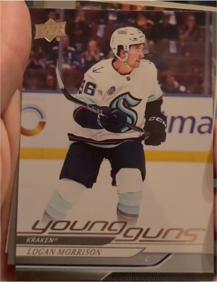 2024-25 Upper Deck Series 2 #469 Logan Morrison Young Guns Rookie Card — front