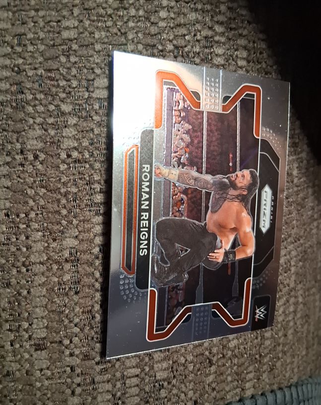 2022 Panini Prizm WWE #40 Roman Reigns — front
