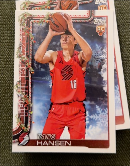 2025-26 Topps Holiday #H176 Yang Hansen — front
