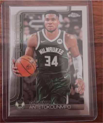 2025-26 Topps Chrome #137 Giannis Antetokounmpo — front
