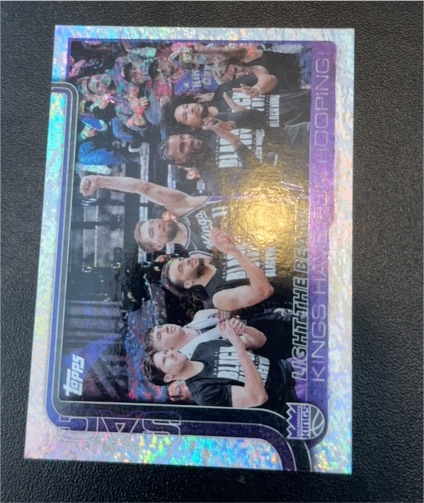 2025-26 Topps #295 Sacramento Kings Light The Beam! — front