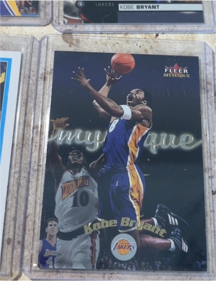 2000 Fleer Mystique #30 Kobe Bryant — front