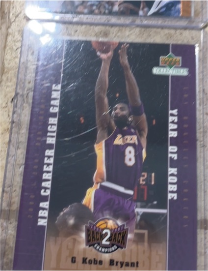 2001-02 Upper Deck Collectibles Back to Back Champions #LA14 Kobe Bryant — front