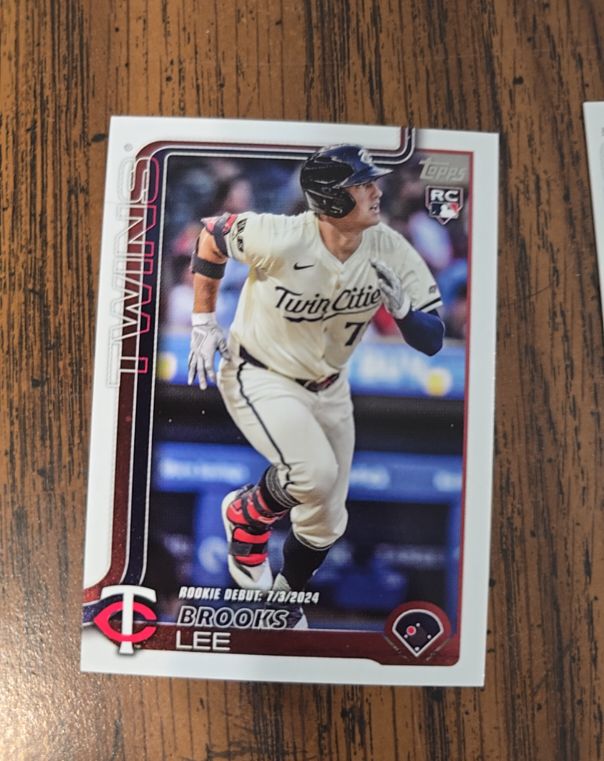 2025 Topps Update Series #US243 Brooks Lee Rookie Debut — front