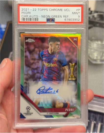 2021-22 Topps Chrome UCL #P Pedri Neon Green Refractor Auto — front