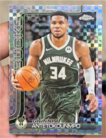 2025-26 Topps Chrome #137 Giannis Antetokounmpo — front
