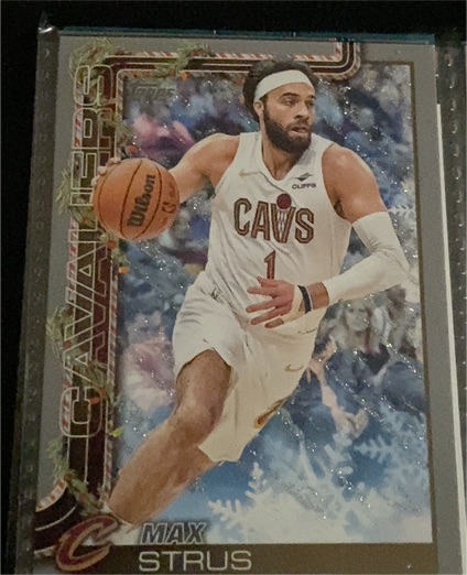 2025-26 Topps Holiday #H67 Max Strus — front