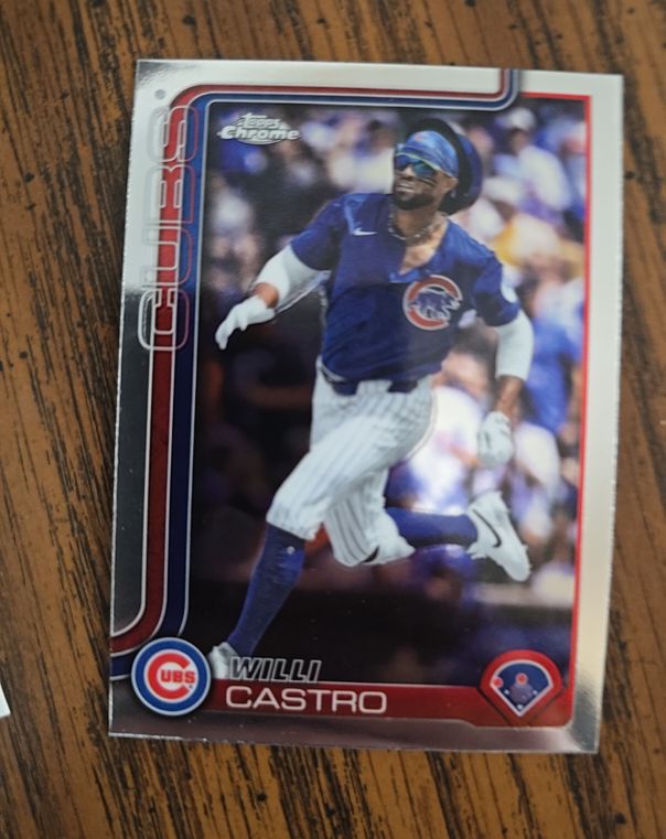 2025 Topps Chrome Cubs Willi Castro — front