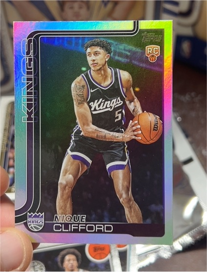 2025-26 Topps #224 Nique Clifford — front