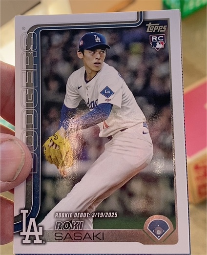 2025 Topps Update Series #US199 Roki Sasaki Rookie Debut — front