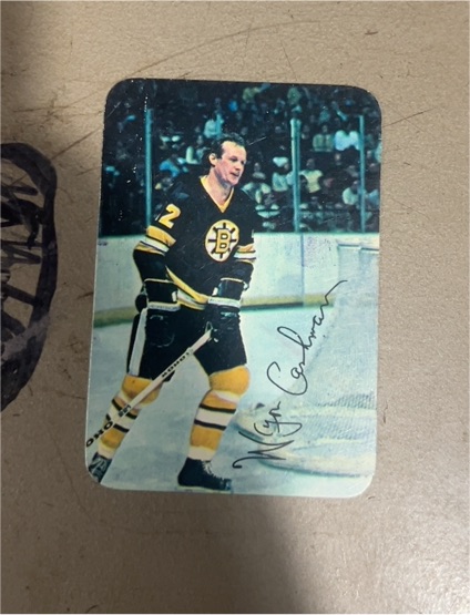 1977 Topps Hockey Insert #1 Wayne Cashman — front