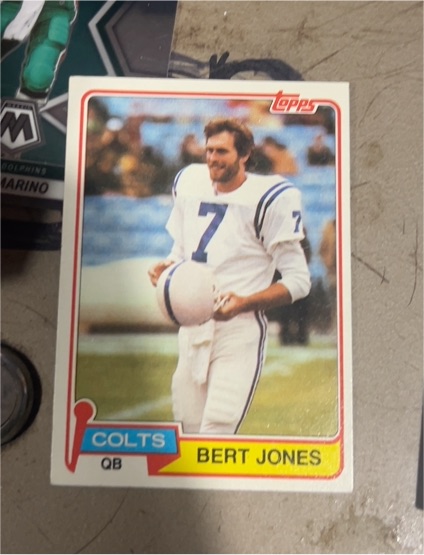 1981 Topps Football #525 Bert Jones — front