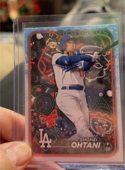 2024 Topps Holiday #H1 Shohei Ohtani — front