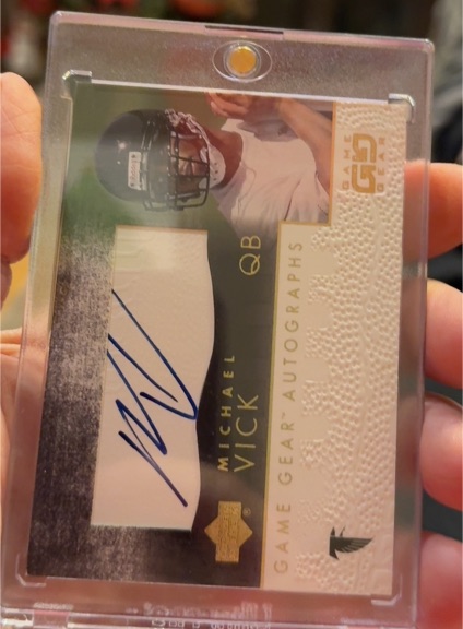 2001 Upper Deck Game Gear Autographs #GS Michael Vick — front