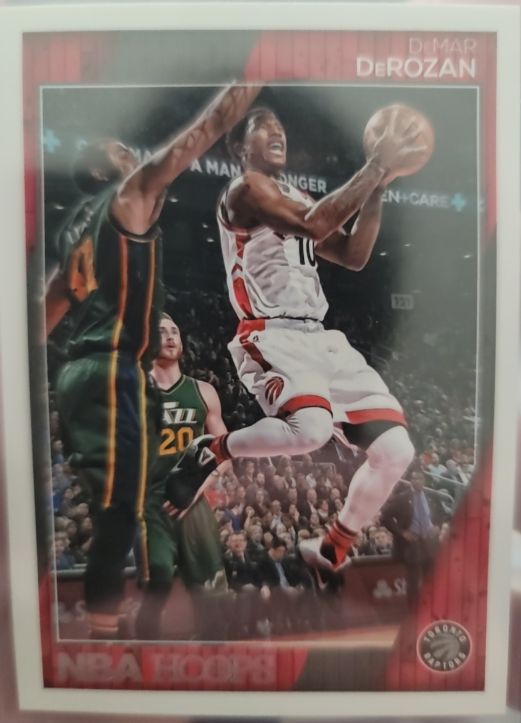 2016-17 Panini NBA Hoops #111 DeMar DeRozan — front