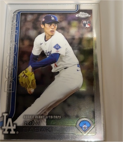 2025 Topps Chrome Update #US199 Roki Sasaki Rookie Debut — front