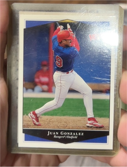 1999 Upper Deck Victory #399 Juan Gonzalez — front