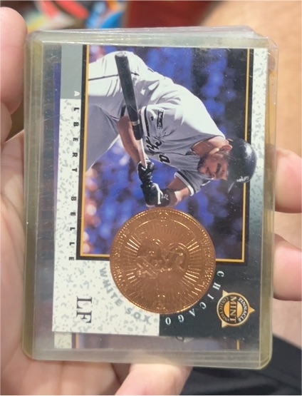 1998 Pinnacle Mint Collection Albert Belle Bronze Coin Card — front