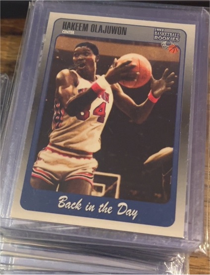 1997 Score Board Rookies #99 Hakeem Olajuwon — front