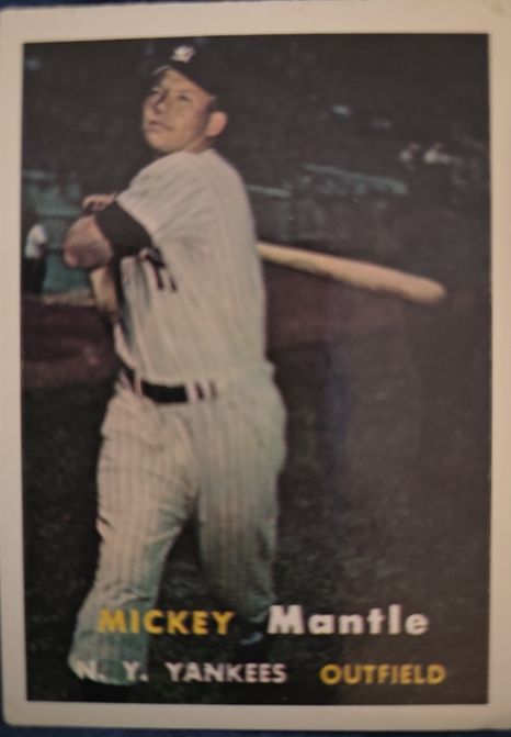 1957 Topps #95 Mickey Mantle — front
