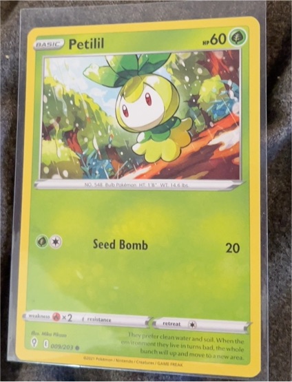 2021 Pokemon TCG Evolving Skies #009 Petilil — front