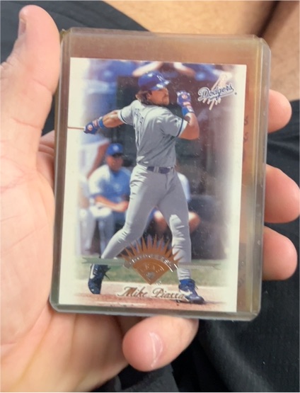 1997 Leaf #203 Mike Piazza — front