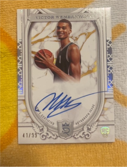 2024 Topps Royalty Superior Signatures #41 Victor Wembanyama — front