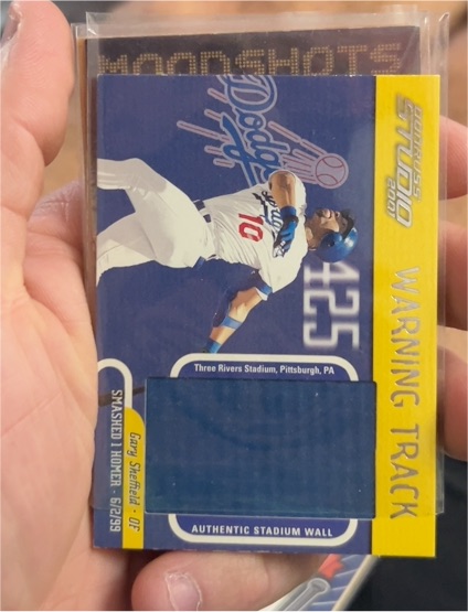 2001 Donruss Studio Warning Track #WT-10 Gary Sheffield — front