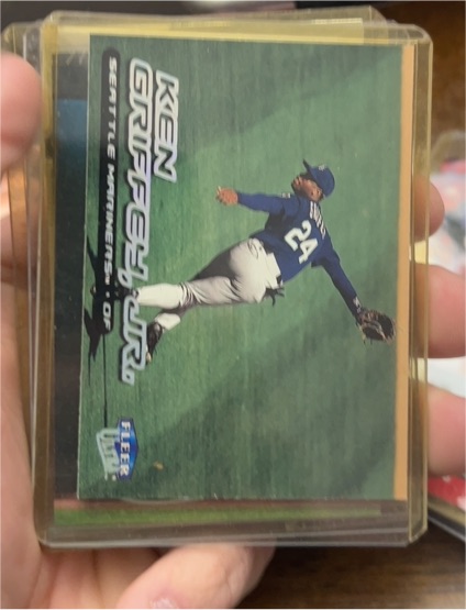 2000 Fleer Ultra #100 Ken Griffey Jr. — front