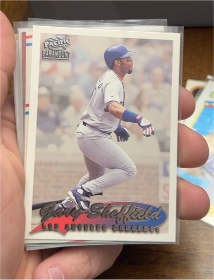 1999 Pacific Paramount #194 Gary Sheffield — front