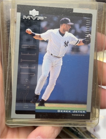 2001 Upper Deck MVP #142 Derek Jeter — front