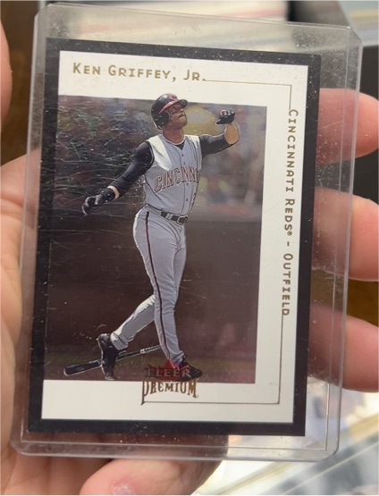 2001 Fleer Premium #157 Ken Griffey Jr — front