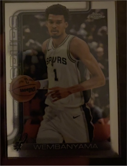 2025-26 Topps Chrome #221 Victor Wembanyama — front