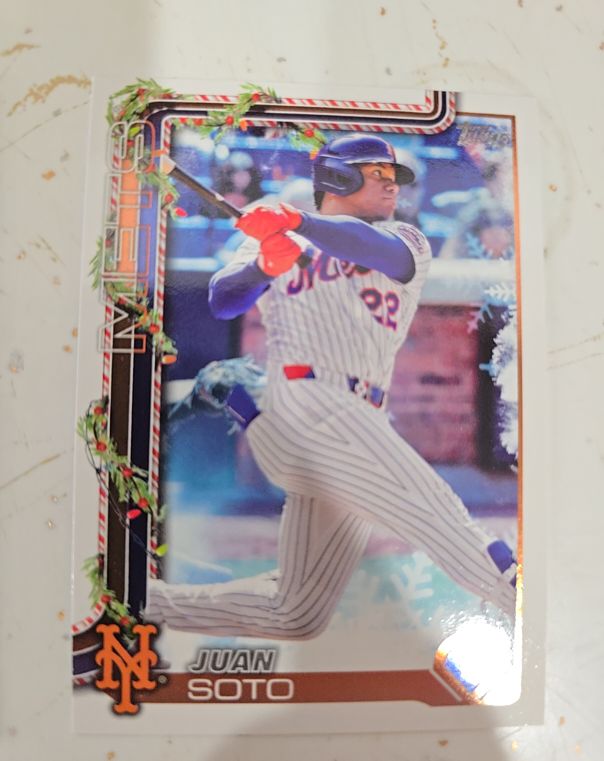 2025 Topps Holiday #H150 Juan Soto — front