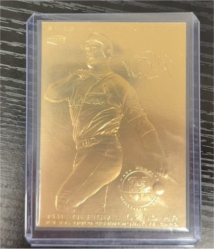 1998 Fleer #62 Mark McGwire 23KT Gold Smashing The Record — front