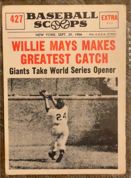 1961 Nu-Card Scoops Baseball #427 Willie Mays Makes Greatest Catch — front