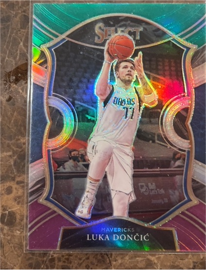 2020-21 Panini Select #15 Luka Dončić — front