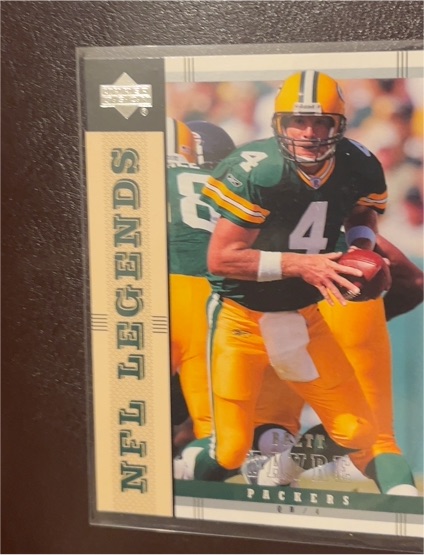 2004 Upper Deck Legends #32 Brett Favre — front