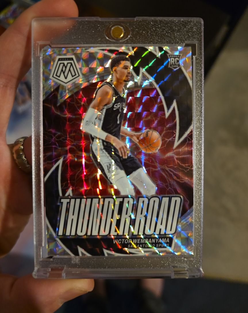 2023-24 Panini Mosaic #8 Victor Wembanyama Thunder Road — front