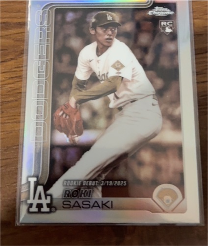 2025 Topps Chrome Update Series #US199 Roki Sasaki — front