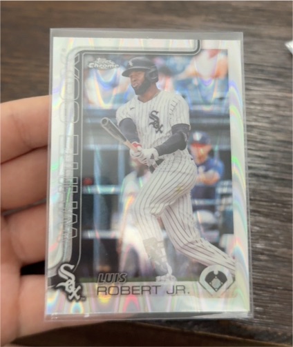 2025 Topps Chrome #177 Luis Robert Jr. — front