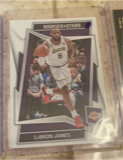 2022-23 Panini Chronicles Rookies and Stars #616 LeBron James — front