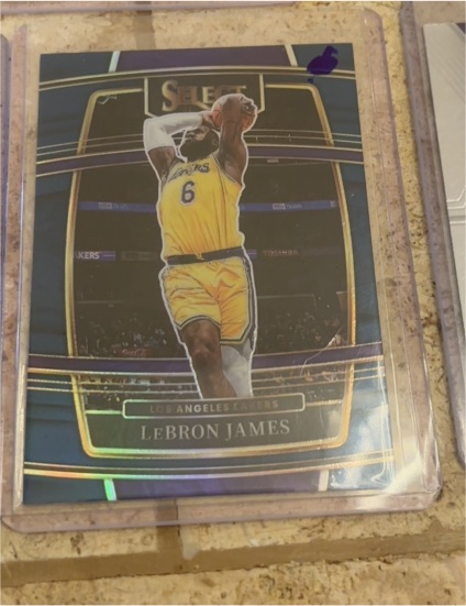 2021-22 Panini Select Concourse Blue Prizm #100 LeBron James — front