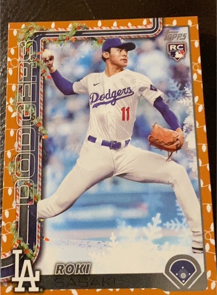 2025 Topps Holiday #H23 Roki Sasaki — front