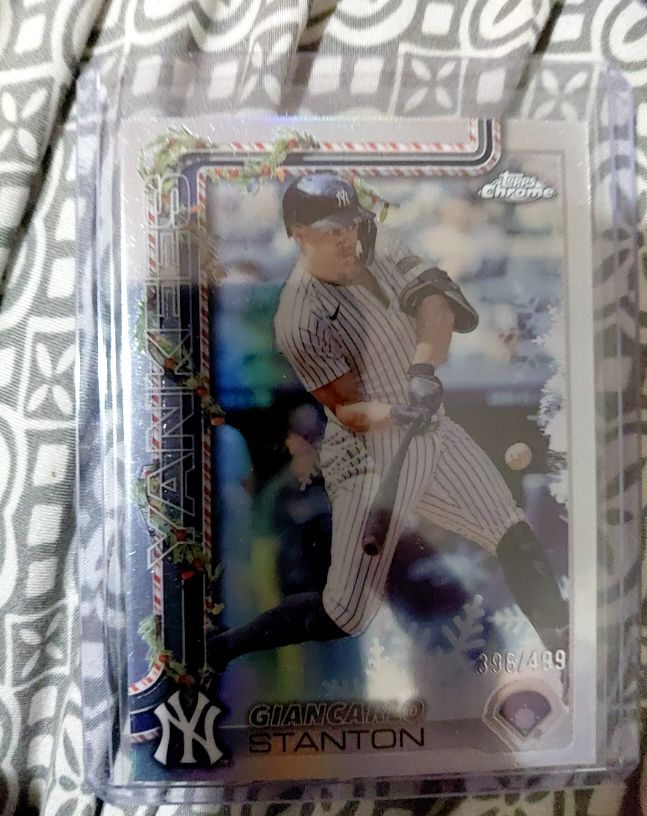 2025 Topps Chrome Holiday #HC96 Giancarlo Stanton — front