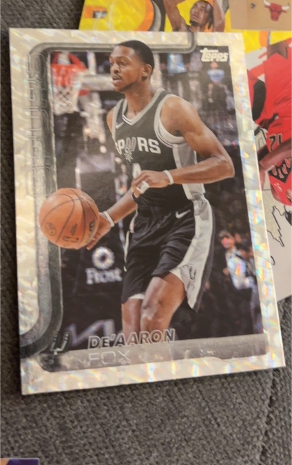 2025-26 Topps #196 De'Aaron Fox — front