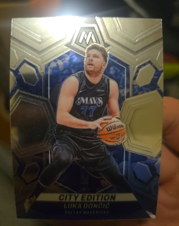 2023-24 Panini Mosaic City Edition #285 Luka Dončić — front