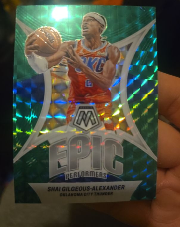 2023-24 Panini Mosaic #1 Shai Gilgeous-Alexander Epic Performers Green Prizm — front