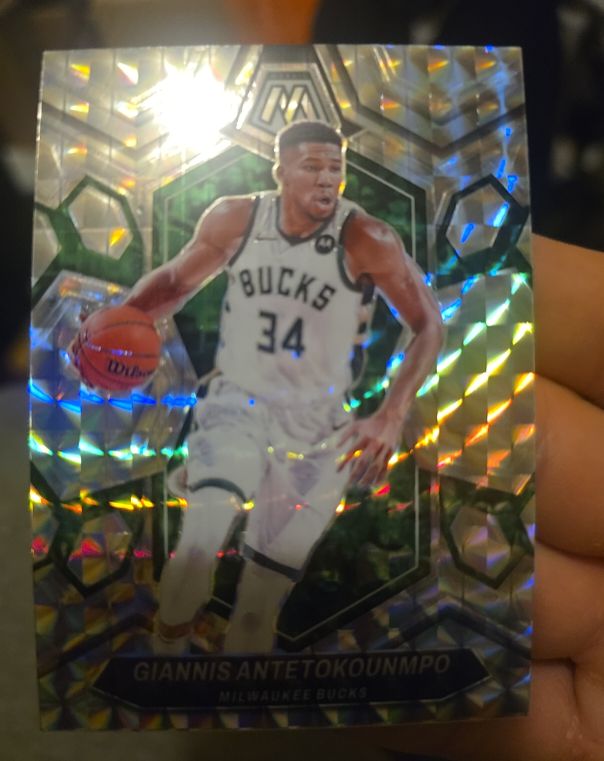 2023-24 Panini Mosaic #77 Giannis Antetokounmpo — front